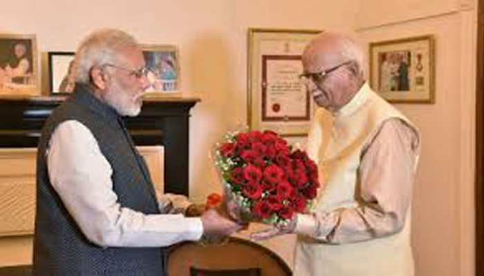 बीजेपी के दिग्गज आडवाणी का 91वां जन्मदिन, पीएम मोदी ने घर जाकर दी बधाई बीजेपी के दिग्गज आडवाणी का 91वां जन्मदिन, पीएम मोदी ने घर जाकर दी बधाई