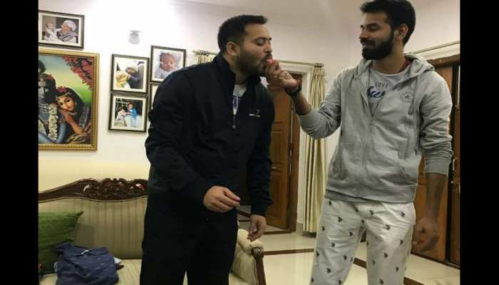 तेजस्वी यादव के जन्मदिन पर भी राबड़ी आवास में सन्नाटा, सेलिब्रेशन की कोई तैयारी नहीं तेजस्वी यादव के जन्मदिन पर भी राबड़ी आवास में सन्नाटा, सेलिब्रेशन की कोई तैयारी नहीं