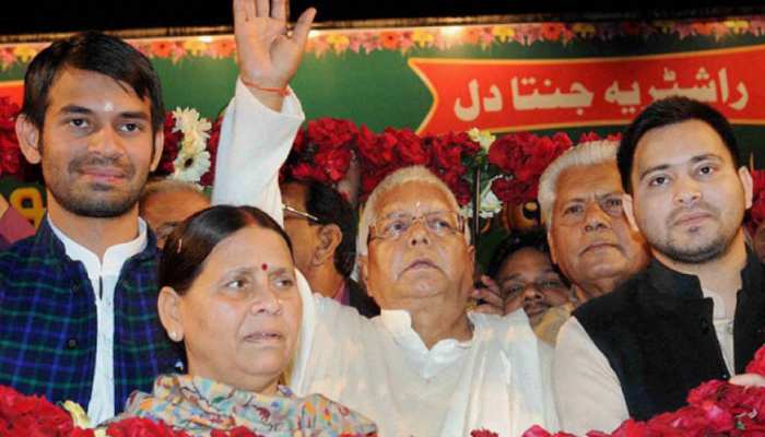 RJD की अपील: लालू परिवार के विवादों को ना दिखाए मीडिया, सेहत पर पड़ रहा असर RJD की अपील: लालू परिवार के विवादों को ना दिखाए मीडिया, सेहत पर पड़ रहा असर