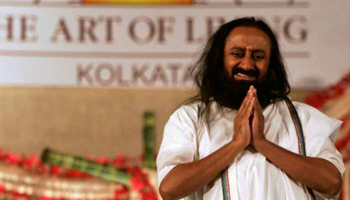 विवादों में घिरी CBI पहुंची श्रीश्री रविशंकर की शरण में, 150 अफसर कल से सीखेंगे आर्ट ऑफ लिविंग विवादों में घिरी CBI पहुंची श्रीश्री रविशंकर की शरण में, 150 अफसर कल से सीखेंगे आर्ट ऑफ लिविंग