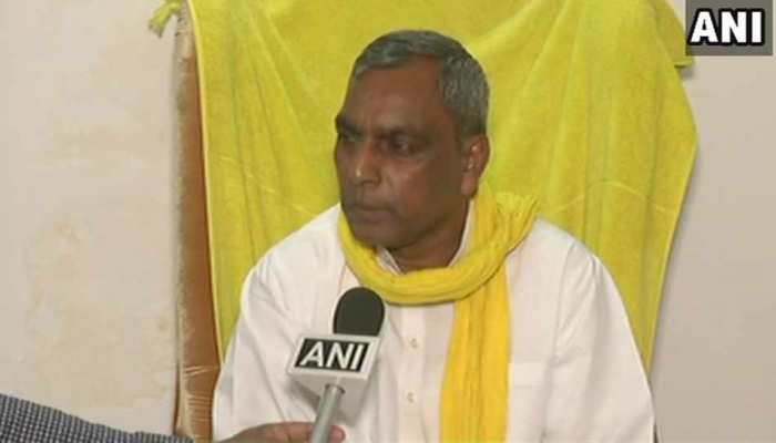 शहरों के नाम बदलने पर भड़के राजभर, बोले- 'अपने मुस्लिम नेताओं के नाम बदले BJP' शहरों के नाम बदलने पर भड़के राजभर, बोले- 'अपने मुस्लिम नेताओं के नाम बदले BJP'