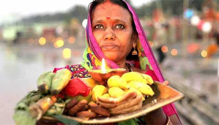 Chhath Puja 2018: कल से शुरू छठ पर्व, जानें पूजा के महत्व और व्रत कथा Chhath Puja 2018: कल से शुरू छठ पर्व, जानें पूजा के महत्व और व्रत कथा