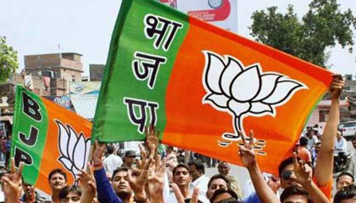 राजस्थान: प्रदेश के कई समाज अब सियासी अखाडे में, BJP-कांग्रेस की बढ़ी मुश्किलें राजस्थान: प्रदेश के कई समाज अब सियासी अखाडे में, BJP-कांग्रेस की बढ़ी मुश्किलें