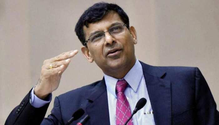 पूर्व RBI गवर्नर रघुराम राजन बोले, 'भारत के सामने अभी भी हैं 3 बड़ी दिक्कतें' पूर्व RBI गवर्नर रघुराम राजन बोले, 'भारत के सामने अभी भी हैं 3 बड़ी दिक्कतें'