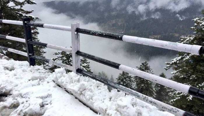 कश्मीर में 31 साल बाद नवंबर में हुई बर्फबारी ने बढ़ाई लोगों की चिंता कश्मीर में 31 साल बाद नवंबर में हुई बर्फबारी ने बढ़ाई लोगों की चिंता