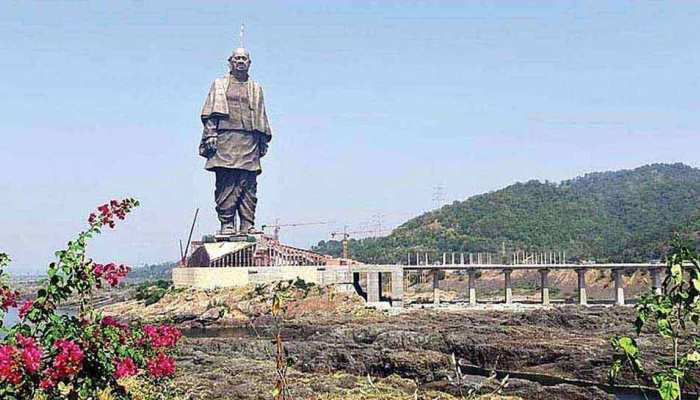 एक दिन में 27 हजार लोगों ने देखा 'स्टैच्यू ऑफ यूनिटी', भीड़ बढ़ी तो बंद करनी पड़ी टिकट विंडो एक दिन में 27 हजार लोगों ने देखा 'स्टैच्यू ऑफ यूनिटी', भीड़ बढ़ी तो बंद करनी पड़ी टिकट विंडो