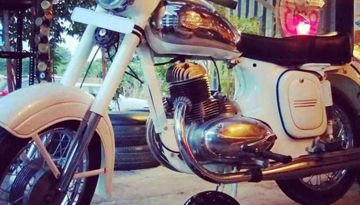 4 दिन बाद लॉन्च होगी दमदार बाइक Jawa 300, रॉयल एनफील्ड को देगी टक्कर 4 दिन बाद लॉन्च होगी दमदार बाइक Jawa 300, रॉयल एनफील्ड को देगी टक्कर