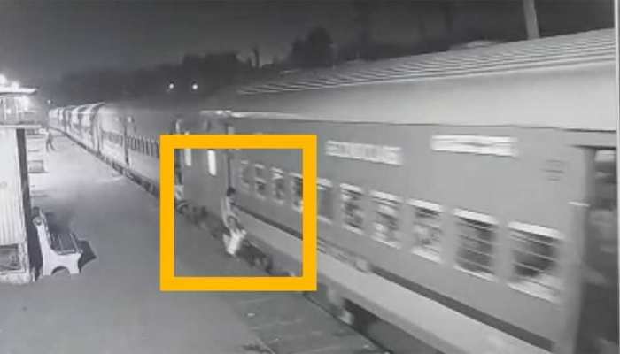 ट्रेन और प्लेटफॉम के बीच फंस गए दो शख्स, RPF के जवानों ने बचाई जान ट्रेन और प्लेटफॉम के बीच फंस गए दो शख्स, RPF के जवानों ने बचाई जान