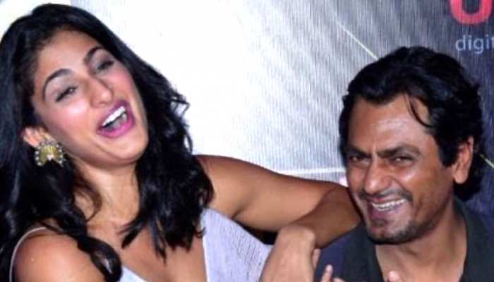 #MeToo: यौन शोषण के आरोपों से घिरे नवाजुद्दीन के बचाव में उतरीं ‘सेक्रेड गेम्स’ की ये एक्ट्रेस #MeToo: यौन शोषण के आरोपों से घिरे नवाजुद्दीन के बचाव में उतरीं ‘सेक्रेड गेम्स’ की ये एक्ट्रेस