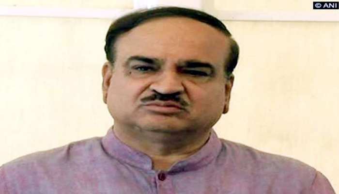 कर्नाटक: BJP नेता अनंत कुमार के निधन पर 3 दिन का राजकीय शोक, झुका रहेगा तिरंगा कर्नाटक: BJP नेता अनंत कुमार के निधन पर 3 दिन का राजकीय शोक, झुका रहेगा तिरंगा