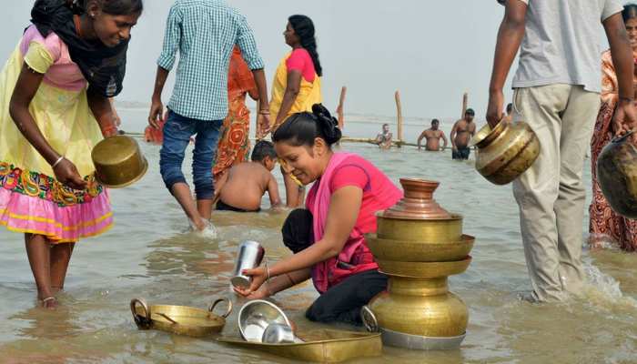 छठ पर्व 2018 : नहाय खाय के बाद खरना आज, गुड़ की खीर का चढ़ता है प्रसाद छठ पर्व 2018 : नहाय खाय के बाद खरना आज, गुड़ की खीर का चढ़ता है प्रसाद