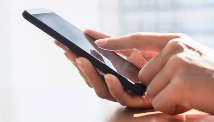 WhatsApp पर लगाम कसने की तैयारी में TRAI, 10 दिसंबर तक मांगे सुझाव WhatsApp पर लगाम कसने की तैयारी में TRAI, 10 दिसंबर तक मांगे सुझाव