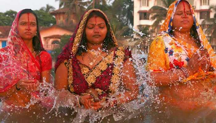 Chhath puja 2018: इस शुभ मुहूर्त में डूबते सूर्य को दिया जाएगा पहला अर्घ्य, बन रहा है खास योग Chhath puja 2018: इस शुभ मुहूर्त में डूबते सूर्य को दिया जाएगा पहला अर्घ्य, बन रहा है खास योग