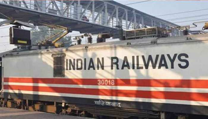 टिकटों की ज्यादा कीमत वसूलने को लेकर रेलवे, IRCTC के खिलाफ जांच के आदेश टिकटों की ज्यादा कीमत वसूलने को लेकर रेलवे, IRCTC के खिलाफ जांच के आदेश