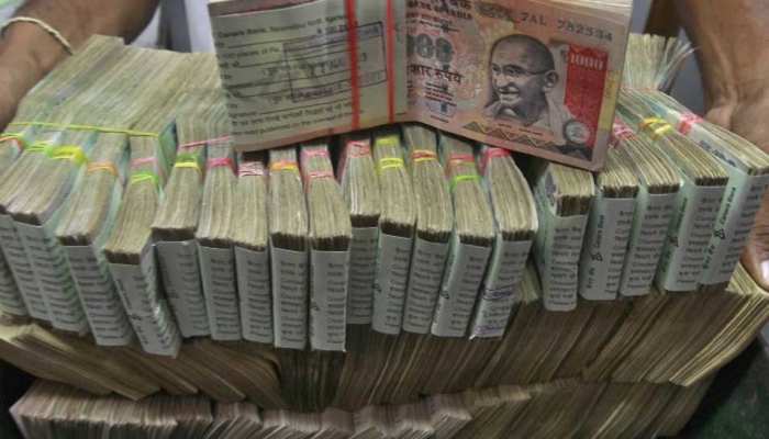 चलती ट्रेन से लूटे थे 5.78 करोड़, नोटबंदी ने की ऐसी मार कि जलाने पड़े 2 करोड़ रुपए चलती ट्रेन से लूटे थे 5.78 करोड़, नोटबंदी ने की ऐसी मार कि जलाने पड़े 2 करोड़ रुपए