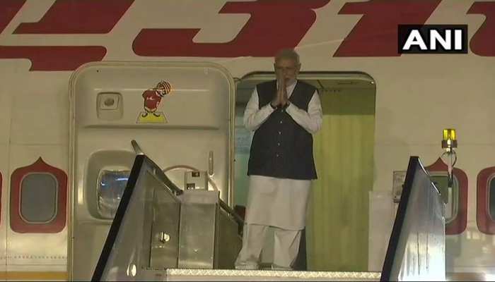 पीएम नरेंद्र मोदी सिंगापुर के लिए रवाना, बोले 'यात्रा से मजबूत होंगे आसियान देशों के साथ संबंध' पीएम नरेंद्र मोदी सिंगापुर के लिए रवाना, बोले 'यात्रा से मजबूत होंगे आसियान देशों के साथ संबंध'