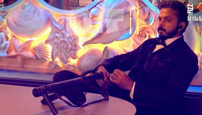 Bigg Boss 12: अब शुरु हुई असली जंग, घर के सदस्यों ने उठाए खतरनाक हथियार Bigg Boss 12: अब शुरु हुई असली जंग, घर के सदस्यों ने उठाए खतरनाक हथियार