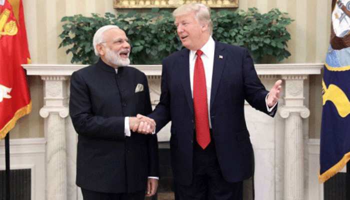 अमेरिकी राष्ट्रपति डोनाल्ड ट्रंप बोले- मैं प्रधानमंत्री मोदी का बहुत सम्मान करता हूं अमेरिकी राष्ट्रपति डोनाल्ड ट्रंप बोले- मैं प्रधानमंत्री मोदी का बहुत सम्मान करता हूं