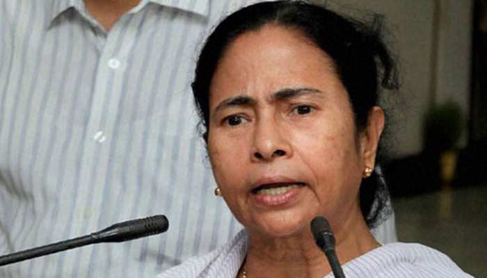 ममता ने प. बंगाल का नाम बदलने के प्रस्ताव को मंजूरी देने में देरी को लेकर केंद्र पर बोला हमला ममता ने प. बंगाल का नाम बदलने के प्रस्ताव को मंजूरी देने में देरी को लेकर केंद्र पर बोला हमला