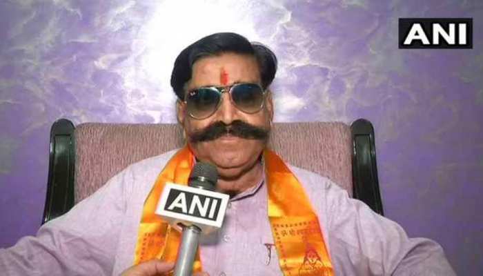 JNU में 'कंडोम' मिलने की बात कहने वाले BJP MLA ज्ञानदेव को नहीं मिला टिकट JNU में 'कंडोम' मिलने की बात कहने वाले BJP MLA ज्ञानदेव को नहीं मिला टिकट