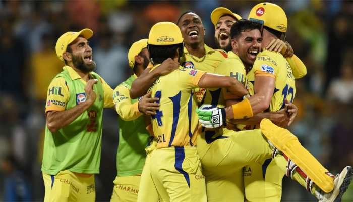 IPL 2019: धोनी की CSK ने 22 खिलाड़ियों को रीटेन किया, मार्क वुड सहित तीन को छोड़ा IPL 2019: धोनी की CSK ने 22 खिलाड़ियों को रीटेन किया, मार्क वुड सहित तीन को छोड़ा