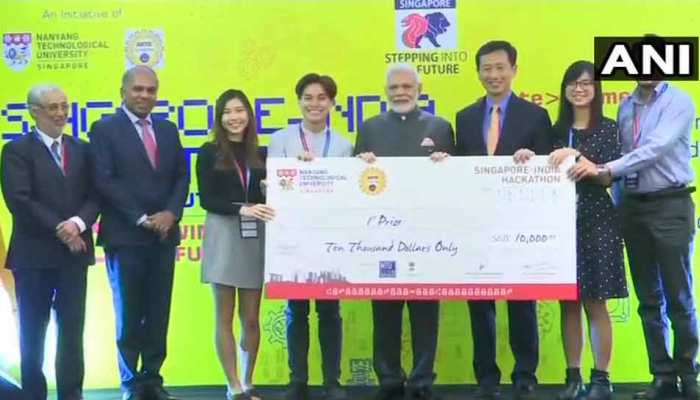 पहले भारत-सिंगापुर हैकाथन के विजेताओं को पीएम मोदी ने किया सम्मानित पहले भारत-सिंगापुर हैकाथन के विजेताओं को पीएम मोदी ने किया सम्मानित