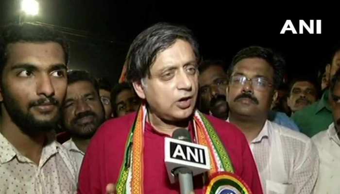 पीएम मोदी को 'चायवाला' कहने पर कांग्रेस नेता शशि थरूर ने दी सफाई पीएम मोदी को 'चायवाला' कहने पर कांग्रेस नेता शशि थरूर ने दी सफाई
