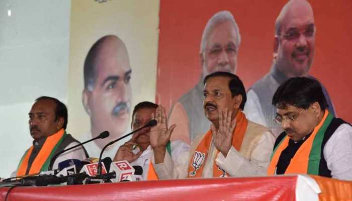 हम अयोध्या में राम मंदिर चाहते हैं, कांग्रेस अपना रूख स्पष्ट करेंः महेश शर्मा हम अयोध्या में राम मंदिर चाहते हैं, कांग्रेस अपना रूख स्पष्ट करेंः महेश शर्मा