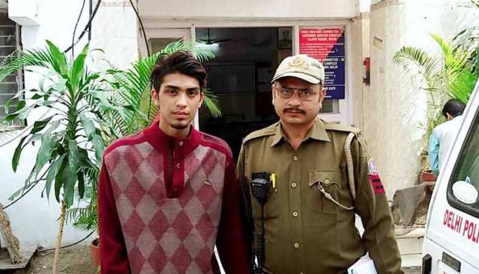 दिल्लीः 3 गर्लफ्रेंड के खर्च के लिए करने लगा लूटपाट, पुलिस के हत्थे चढ़ा स्नैचर दिल्लीः 3 गर्लफ्रेंड के खर्च के लिए करने लगा लूटपाट, पुलिस के हत्थे चढ़ा स्नैचर