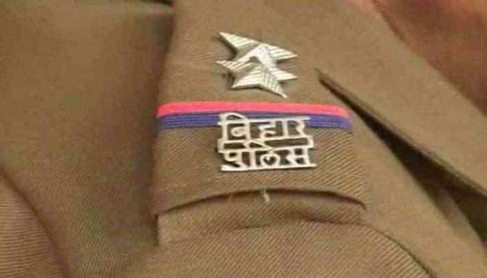 बिहार : पुलिस सुधार को लेकर बड़ी कार्रवाई, 4941 पुलिसकर्मियों का हुआ तबादला बिहार : पुलिस सुधार को लेकर बड़ी कार्रवाई, 4941 पुलिसकर्मियों का हुआ तबादला