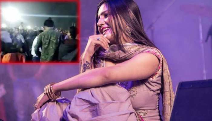 VIDEO: बिहार में सपना चौधरी के स्टेज शो में चली जमकर लाठियां, एक की मौत और कई घायल VIDEO: बिहार में सपना चौधरी के स्टेज शो में चली जमकर लाठियां, एक की मौत और कई घायल