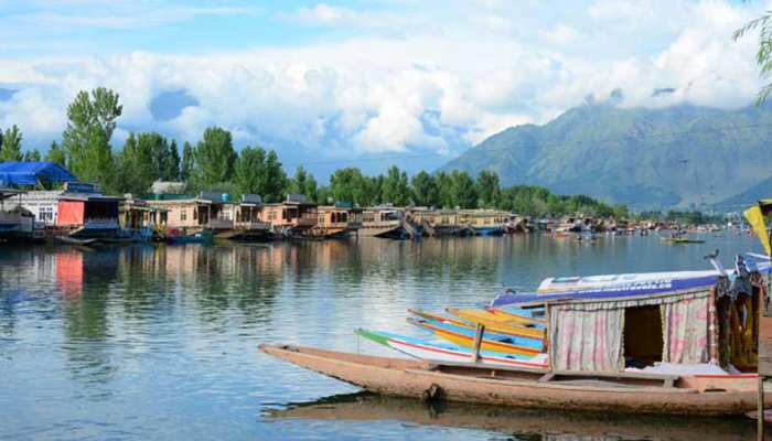 कश्मीर में युवाओं के आतंकवाद से जुड़ने की प्रवृत्ति में कमी आई है : सेना कश्मीर में युवाओं के आतंकवाद से जुड़ने की प्रवृत्ति में कमी आई है : सेना