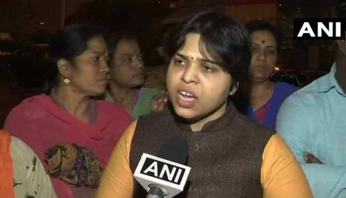 सबरीमाला : बिना दर्शन लौटीं तृप्ति देसाई बोलीं, 'अगली बार बिना बताए, गोरिल्ला रणनीति अपनाकर जाऊंगी' सबरीमाला : बिना दर्शन लौटीं तृप्ति देसाई बोलीं, 'अगली बार बिना बताए, गोरिल्ला रणनीति अपनाकर जाऊंगी'