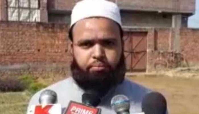 वसीम रिजवी ने किया राम मंदिर का समर्थन, देवबंदी उलेमा बोले- 'उन्हें इलाज की है जरूरत' वसीम रिजवी ने किया राम मंदिर का समर्थन, देवबंदी उलेमा बोले- 'उन्हें इलाज की है जरूरत'