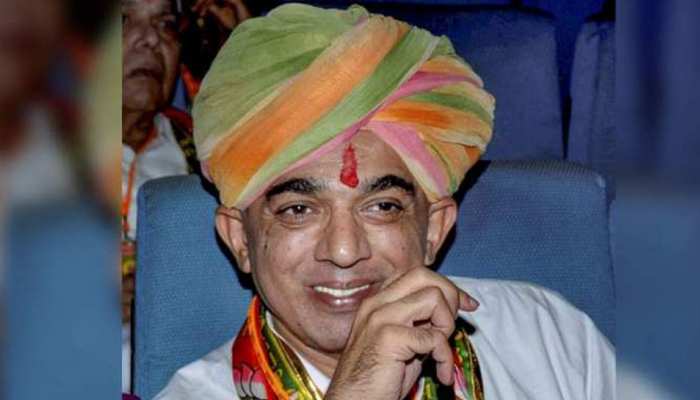 राजस्थान चुनाव: झालरापाटन से टिकट मिलने पर बोले मानवेंद्र सिंह- वसुंधरा के खिलाफ चुनौती स्वीकार राजस्थान चुनाव: झालरापाटन से टिकट मिलने पर बोले मानवेंद्र सिंह- वसुंधरा के खिलाफ चुनौती स्वीकार