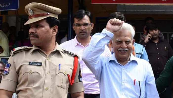 भीमा कोरेगांव केस : नजरबंदी की सीमा खत्म होते ही वरवर राव को महाराष्ट्र पुलिस ने किया गिरफ्तार भीमा कोरेगांव केस : नजरबंदी की सीमा खत्म होते ही वरवर राव को महाराष्ट्र पुलिस ने किया गिरफ्तार