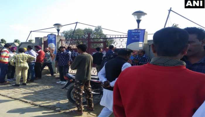 अमृतसर : निरंकारी भवन में सत्संग के दौरान ग्रेनेड हमला, 3 की मौत, 20 घायल अमृतसर : निरंकारी भवन में सत्संग के दौरान ग्रेनेड हमला, 3 की मौत, 20 घायल