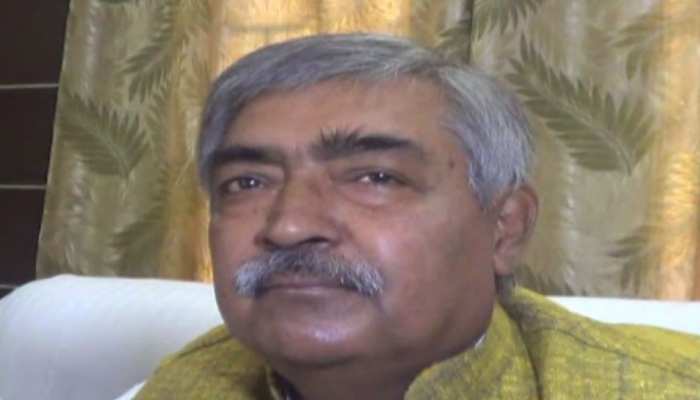 पटना: दीपक के नाले में गिरने के मामले में मंत्री विनोद नारायण झा ने दिया विवादास्पद बयान पटना: दीपक के नाले में गिरने के मामले में मंत्री विनोद नारायण झा ने दिया विवादास्पद बयान
