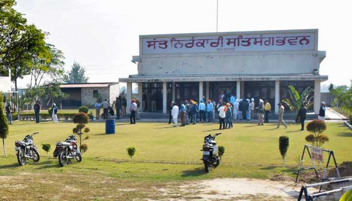 अमृतसर: निरंकारी भवन पर ग्रेनेड हमले में मुख्य उपदेशक की मौत, FIR दर्ज अमृतसर: निरंकारी भवन पर ग्रेनेड हमले में मुख्य उपदेशक की मौत, FIR दर्ज