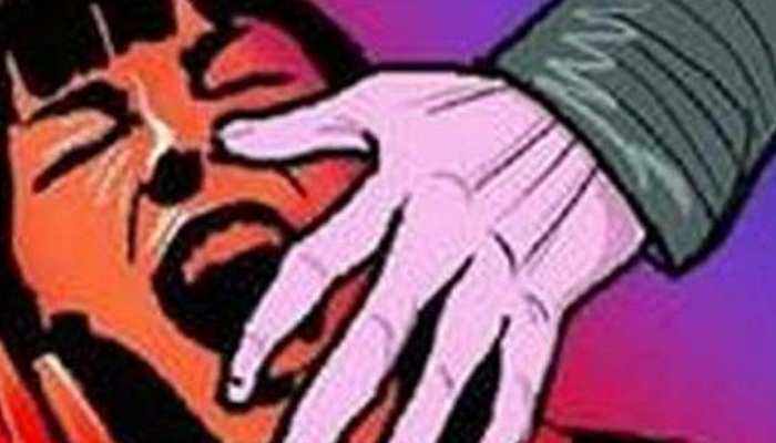दिल्लीः चार वर्षीय मासूम से नाबालिग ने किया बलात्कार दिल्लीः चार वर्षीय मासूम से नाबालिग ने किया बलात्कार
