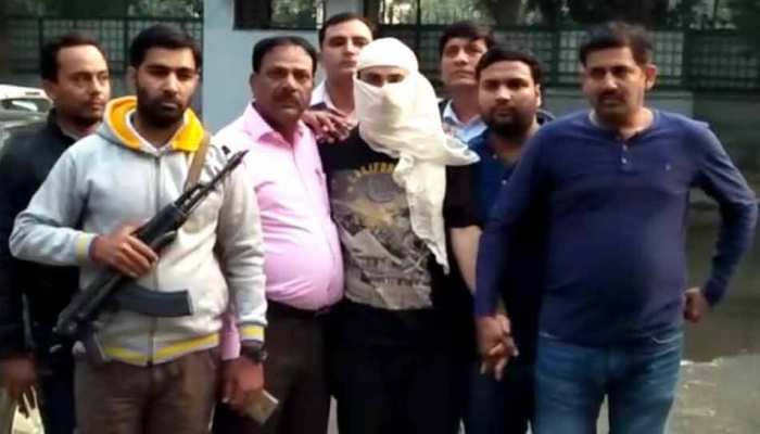 दिल्ली में पकड़ा गया हिजबुल मुजाहिद्दीन का आतंकी, एयरपोर्ट से हुई गिरफ्तारी दिल्ली में पकड़ा गया हिजबुल मुजाहिद्दीन का आतंकी, एयरपोर्ट से हुई गिरफ्तारी