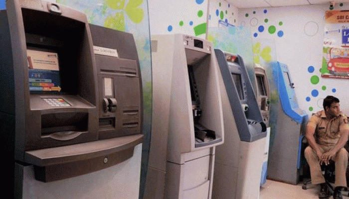 अगले साल तक बंद हो सकते हैं भारत के 50% ATM, इस वजह से आ सकता है संकट अगले साल तक बंद हो सकते हैं भारत के 50% ATM, इस वजह से आ सकता है संकट