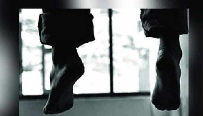 छेड़खानी से क्षुब्ध युवती ने लगाई फांसी, आरोपी युवक गिरफ्तार छेड़खानी से क्षुब्ध युवती ने लगाई फांसी, आरोपी युवक गिरफ्तार