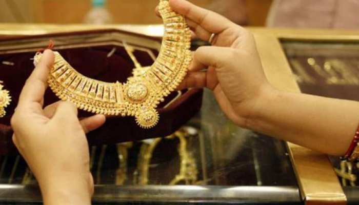 तीन दिन लगातार गिरावट के बाद सोने में आई तेजी, ये रहा आज का भाव तीन दिन लगातार गिरावट के बाद सोने में आई तेजी, ये रहा आज का भाव