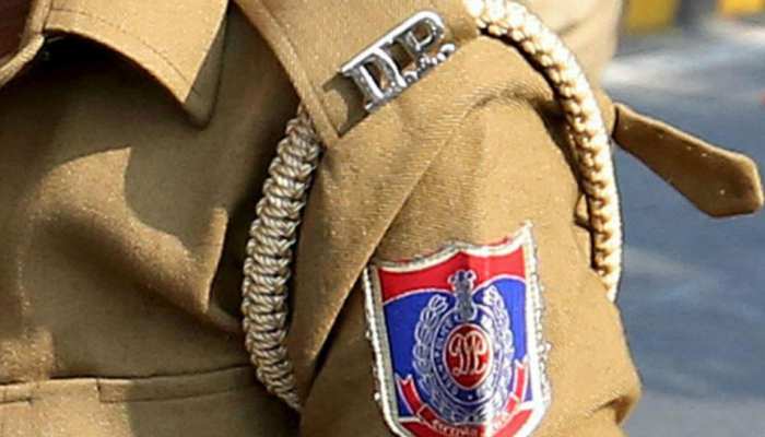 अफ्रीकी मूल के लोगों पर लगा नरभक्षी होने का आरोप, पुलिस ने 6 लोगों को भीड़ से बचाया अफ्रीकी मूल के लोगों पर लगा नरभक्षी होने का आरोप, पुलिस ने 6 लोगों को भीड़ से बचाया