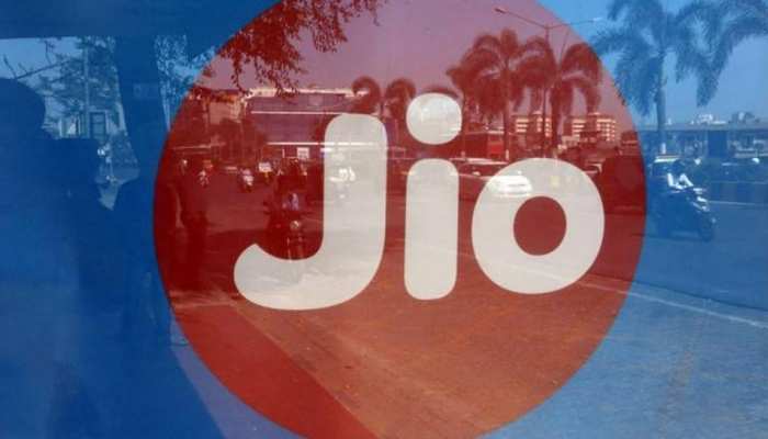 अब इस मामले में Reliance Jio ने मारी बाजी, वोडाफोन-आइडिया को छोड़ा पीछे अब इस मामले में Reliance Jio ने मारी बाजी, वोडाफोन-आइडिया को छोड़ा पीछे