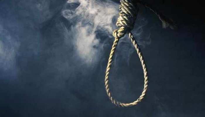 मुरादाबाद: TMU हॉस्टल में पंखे से लटका मिला BBA की छात्रा का शव, मचा हड़कंप मुरादाबाद: TMU हॉस्टल में पंखे से लटका मिला BBA की छात्रा का शव, मचा हड़कंप