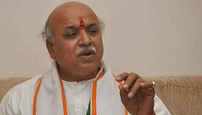 प्रवीण तोगड़िया ने कहा, 'राम मंदिर पर अपना रूख स्पष्ट करे RSS' प्रवीण तोगड़िया ने कहा, 'राम मंदिर पर अपना रूख स्पष्ट करे RSS'