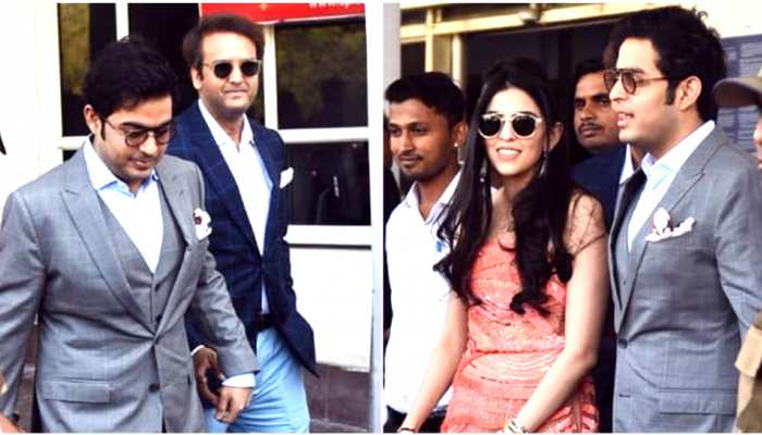 मुकेश अंबानी की बहू और दामाद पहुंचे जोधपुर, प्रियंका चोपड़ा की वेडिंग में पूरा परिवार होगा शामिल मुकेश अंबानी की बहू और दामाद पहुंचे जोधपुर, प्रियंका चोपड़ा की वेडिंग में पूरा परिवार होगा शामिल