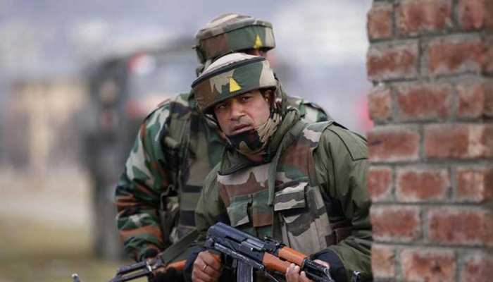 J&K : शोपियां में 2 आतंकी छिपे होने की आशंका, फायरिंग रुकी, सर्च ऑपरेशन जारी J&K : शोपियां में 2 आतंकी छिपे होने की आशंका, फायरिंग रुकी, सर्च ऑपरेशन जारी